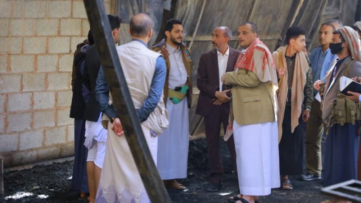 القائم بأعمال وزير الاقتصاد والصناعة يتفقد مصنع الإسفنج المتضرر من الحريق ويؤكد دعم القطاع الخاص
