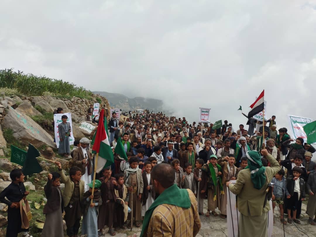 أبناء الأشمور بعمران في مسيرة حاشدة: 