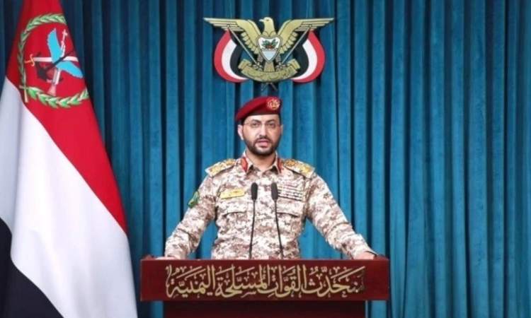 شاهد أول فيديو مرعب.. لحظة إشتعال النيران في إحدى ناقلات النفط السعودية إثر الضربات الصاروخية اليمنية 