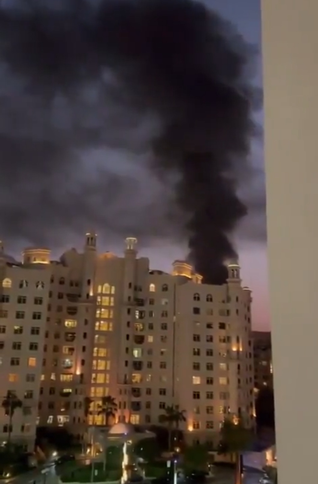 دويّ انفجار وتصاعد لأعمدة الدخان في فندق 