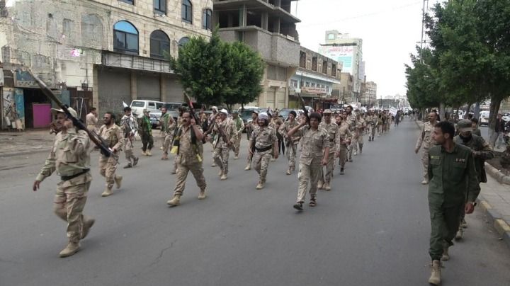 شاهد قبل ساعات قوات عسكرية تجوب الشوارع بالعاصمة صنعاء وإصدار بيان هام 