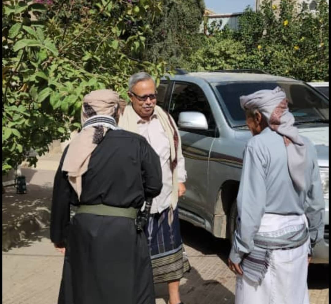 الدكتور بن حبتور يقدّم واجب العزاء لمحافظ شبوة في وفاة الشيخ محمد الطوسلي