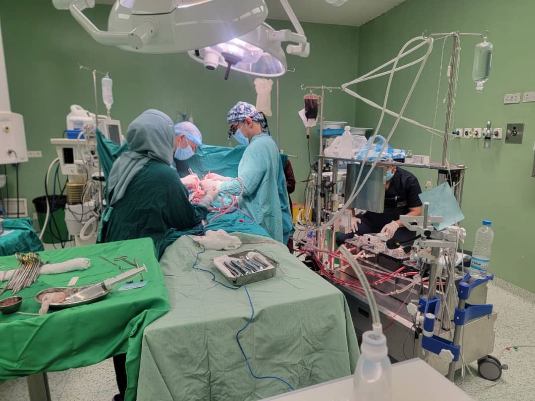 إنجازات طبية لافتة في مستشفى الشرطة النموذجي: عمليات دقيقة وروح إنسانية تتحدى المستحيل