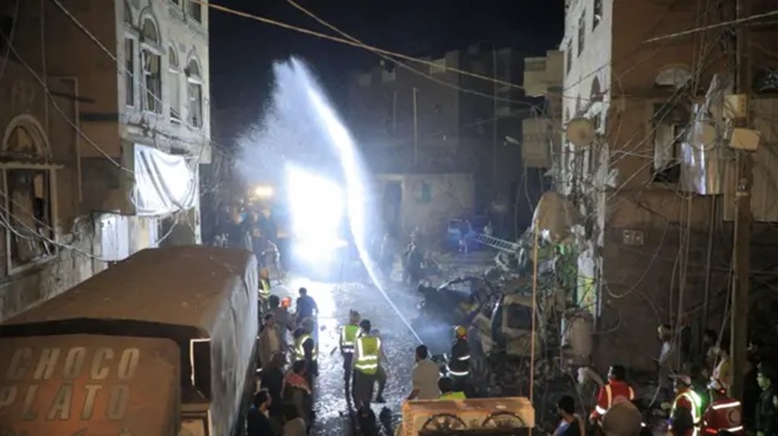 طيران العدوان الامريكي يستهدف العاصمة بقنابل شديدة الانفجار اسفرت عن سقوط ضحايا من المدنيين وخسائر مادية كبيرة في المنازل والمحلات التجارية