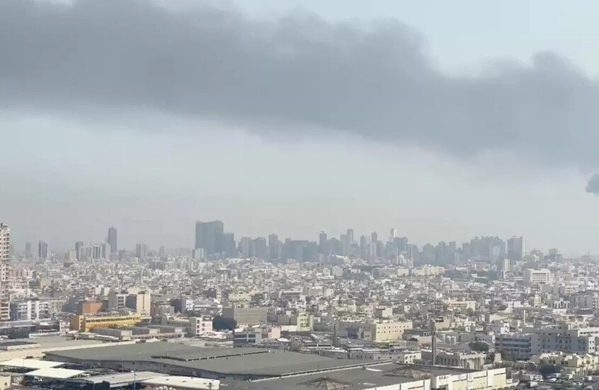 إنفجارات ضخمة ومتتالية تهز أكبر القواعد الامريكية يعقبها تصاعد دخان كثيف يغطي سماء العاصمة البحرينية المنامة