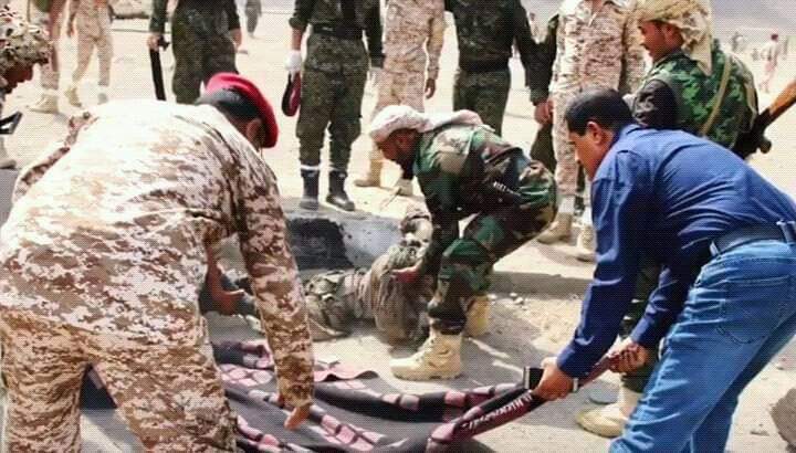 الطيران المسير يدق كتيبة عرض عسكري في عدن ( صور لاول مره تظهر جميع القتلى )