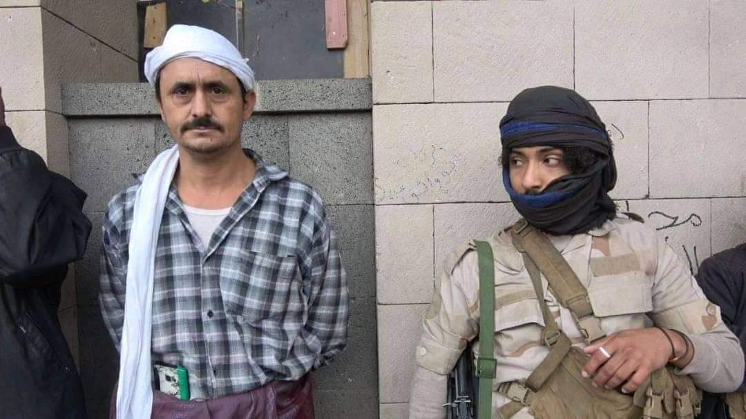 انشقاق العشرات من مجندي التحالف من ابناء تعز واعلان انضمامهم مع قوات صنعاء فور وصولهم العاصمة قادمين من مأرب ..
