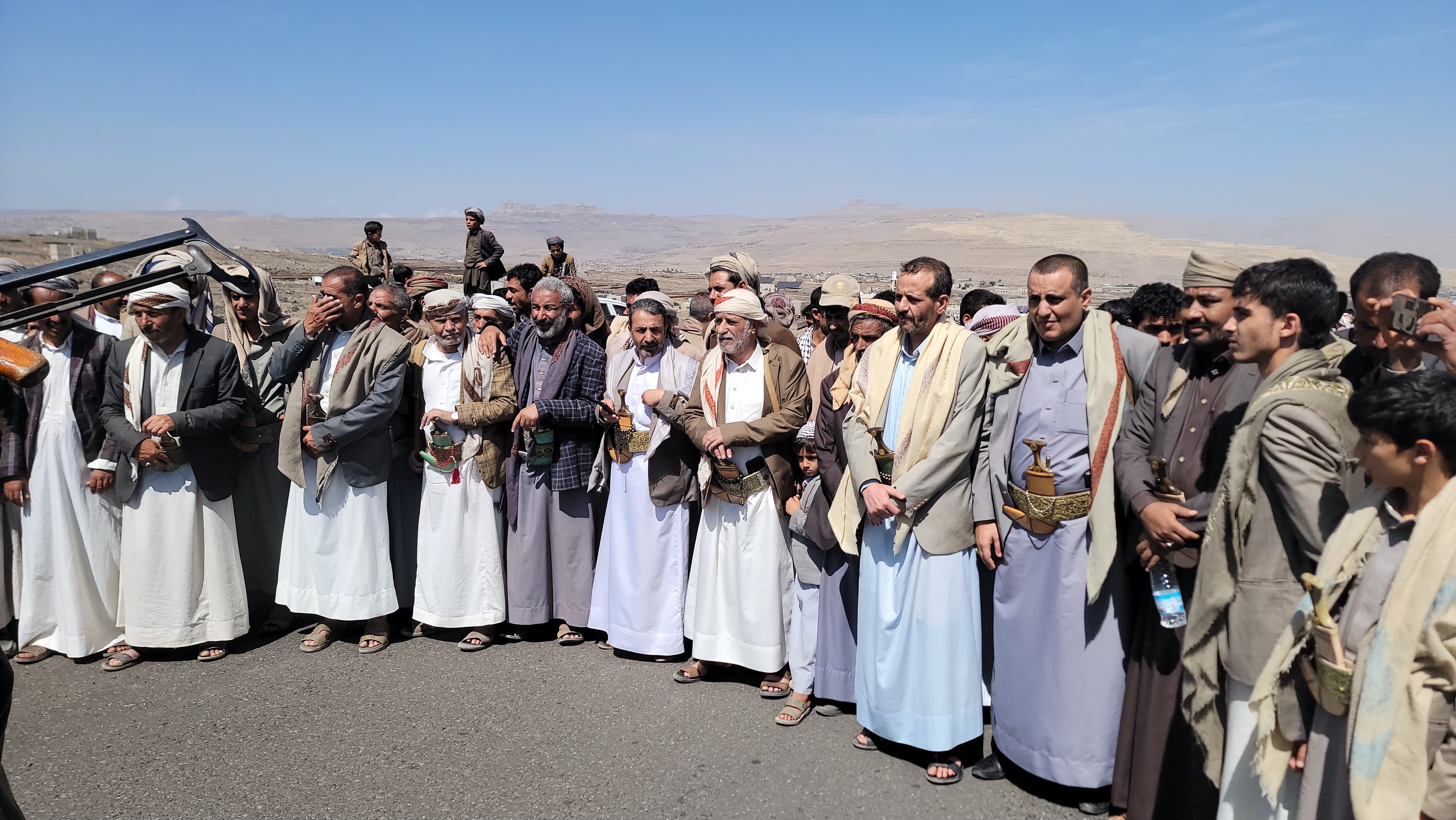 قبائل عيال سريح تدشن توقيع وثيقة الشرف القبلية وتعلن النفير العام لمواجهة العدوان الأمريكي على اليمن.