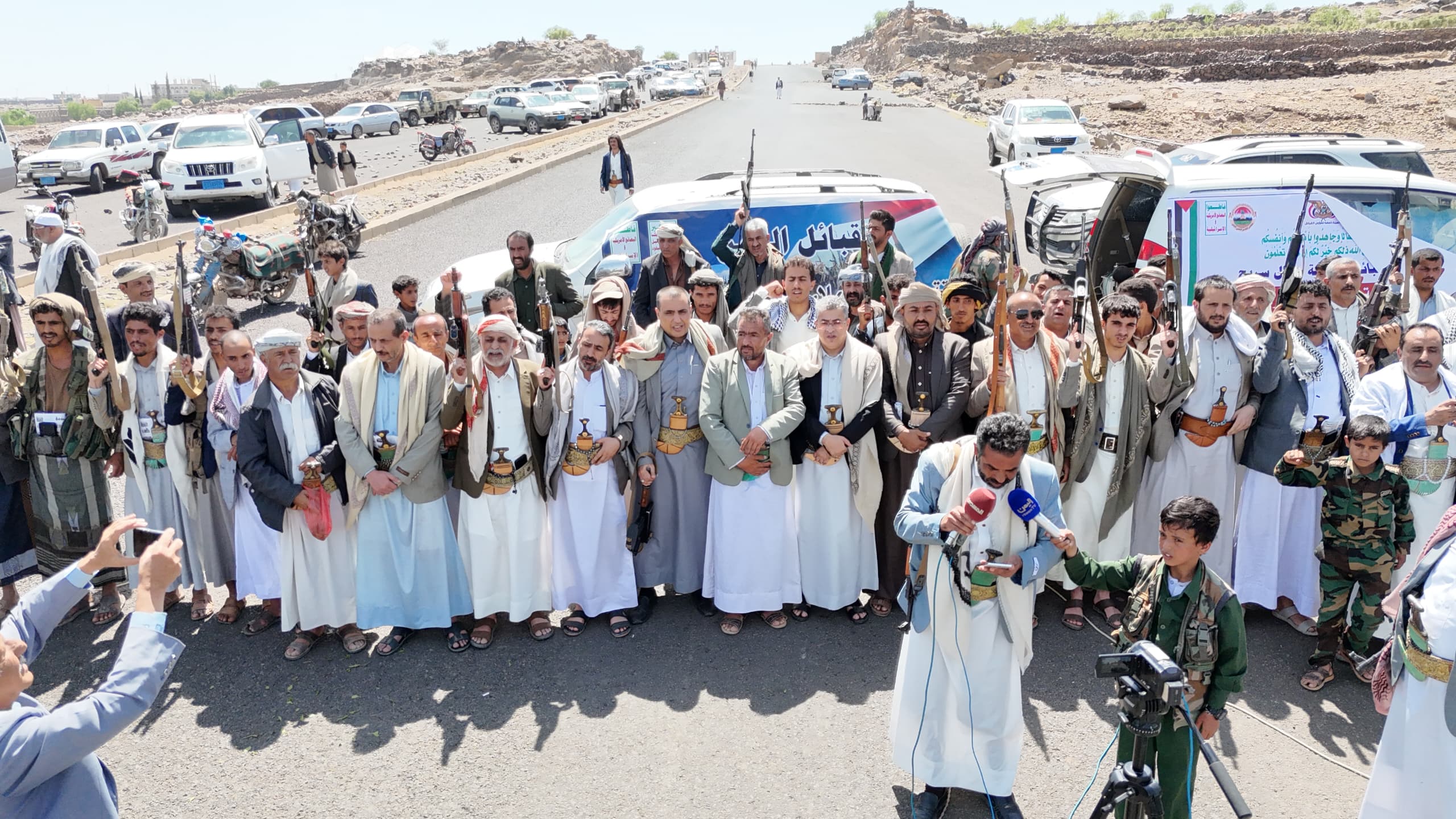 قبائل عيال سريح تدشن توقيع وثيقة الشرف القبلية وتعلن النفير العام لمواجهة العدوان الأمريكي على اليمن.