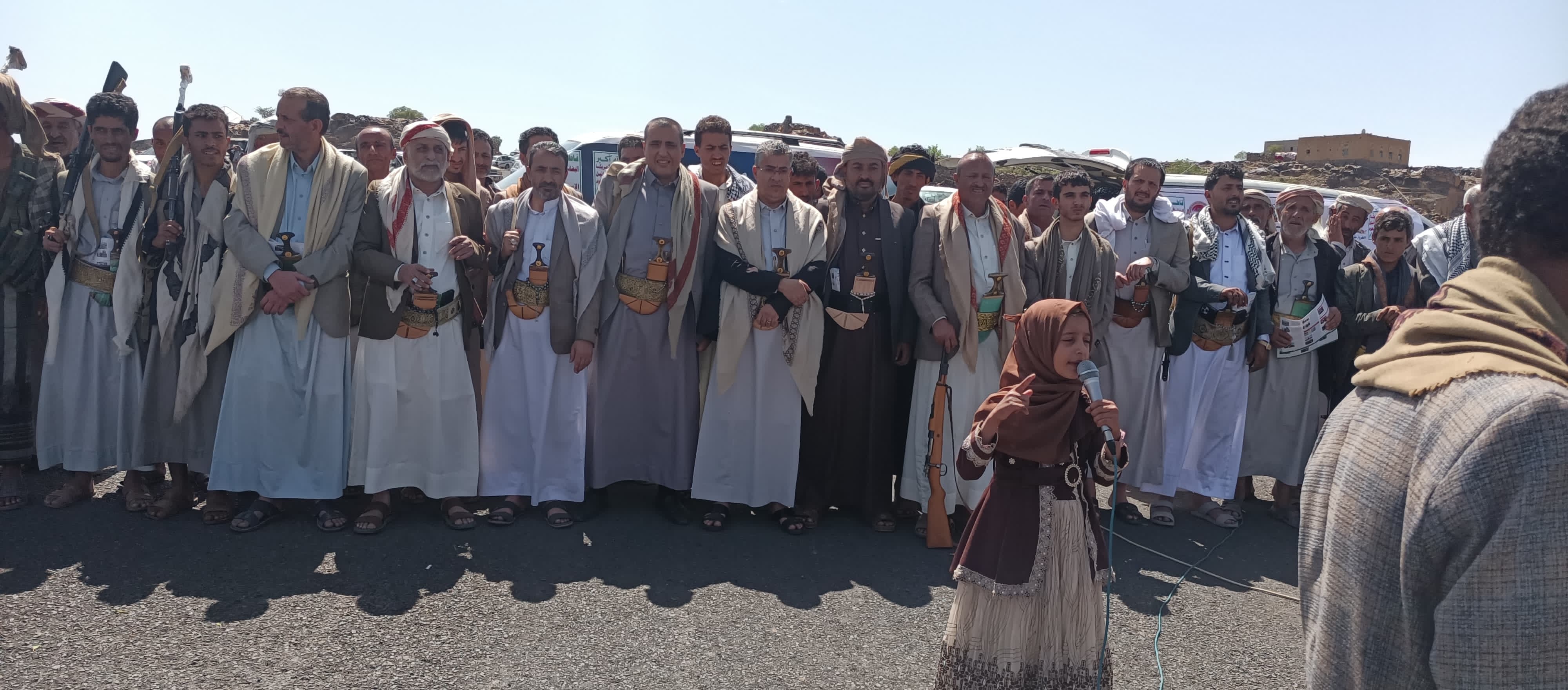 قبائل عيال سريح تدشن توقيع وثيقة الشرف القبلية وتعلن النفير العام لمواجهة العدوان الأمريكي على اليمن.