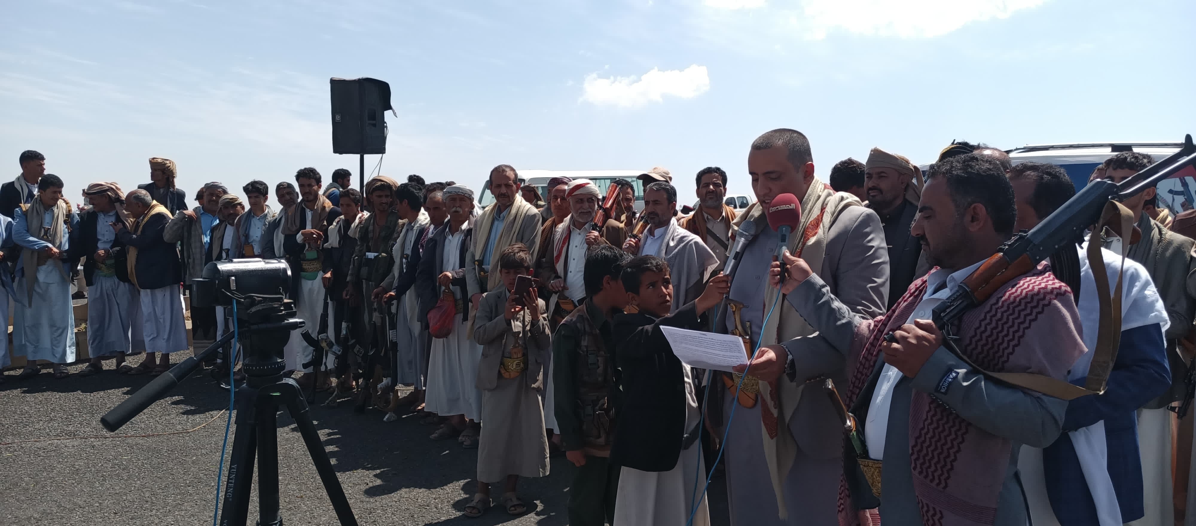 قبائل عيال سريح تدشن توقيع وثيقة الشرف القبلية وتعلن النفير العام لمواجهة العدوان الأمريكي على اليمن.
