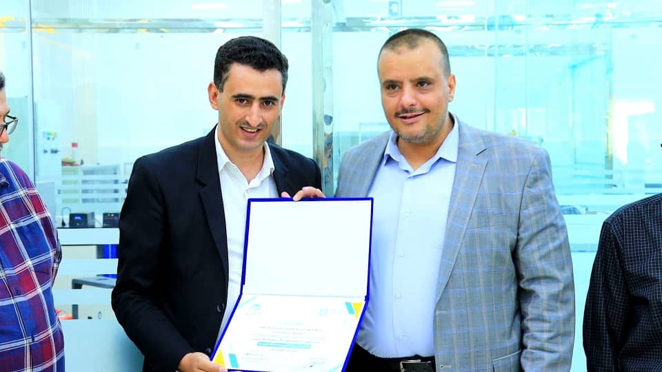 المواصفات والمقاييس تكرم مجموعة من موظفيها المتميزين بعدد من الإدارات الحيوية بالهيئة