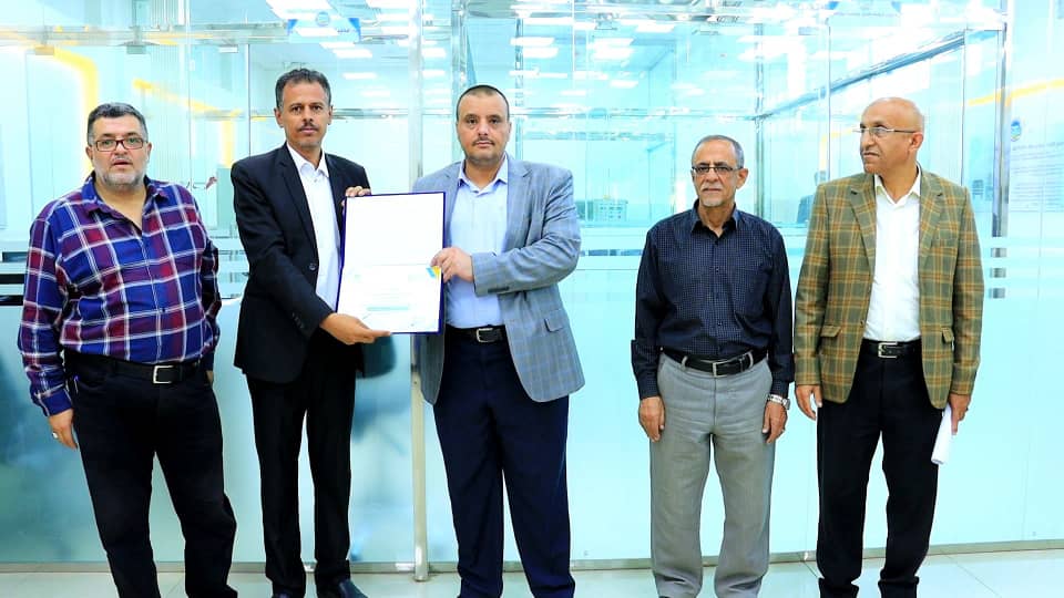 المواصفات والمقاييس تكرم مجموعة من موظفيها المتميزين بعدد من الإدارات الحيوية بالهيئة