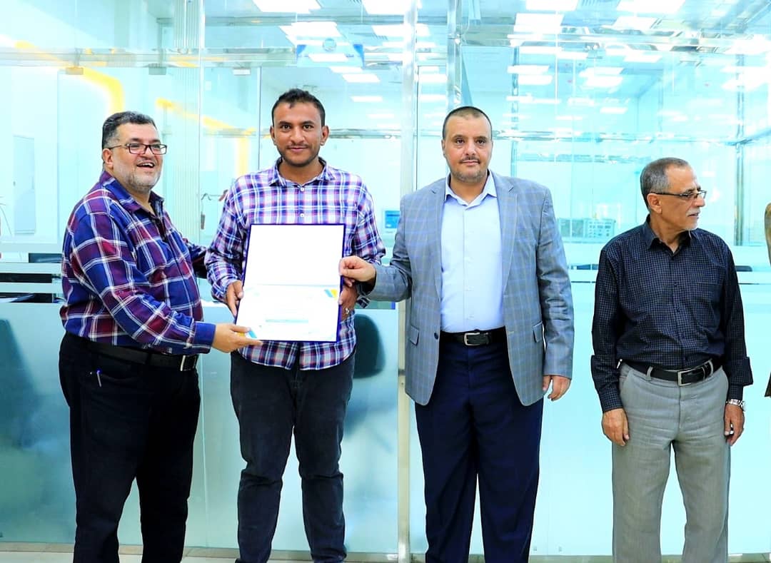 المواصفات والمقاييس تكرم مجموعة من موظفيها المتميزين بعدد من الإدارات الحيوية بالهيئة