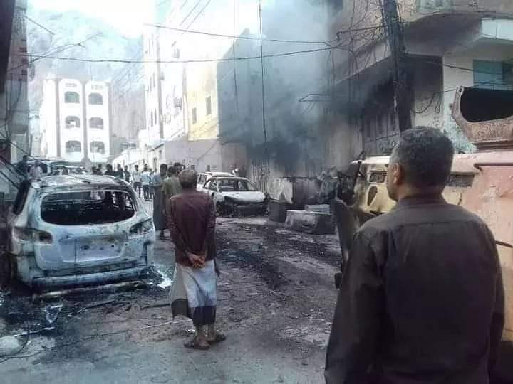 بعد وصول المعارك الى قصر الرئاسة ... انباء عن فرار  عبدالملك مع اعضاء حكومته على متن  طائرة أباتشي