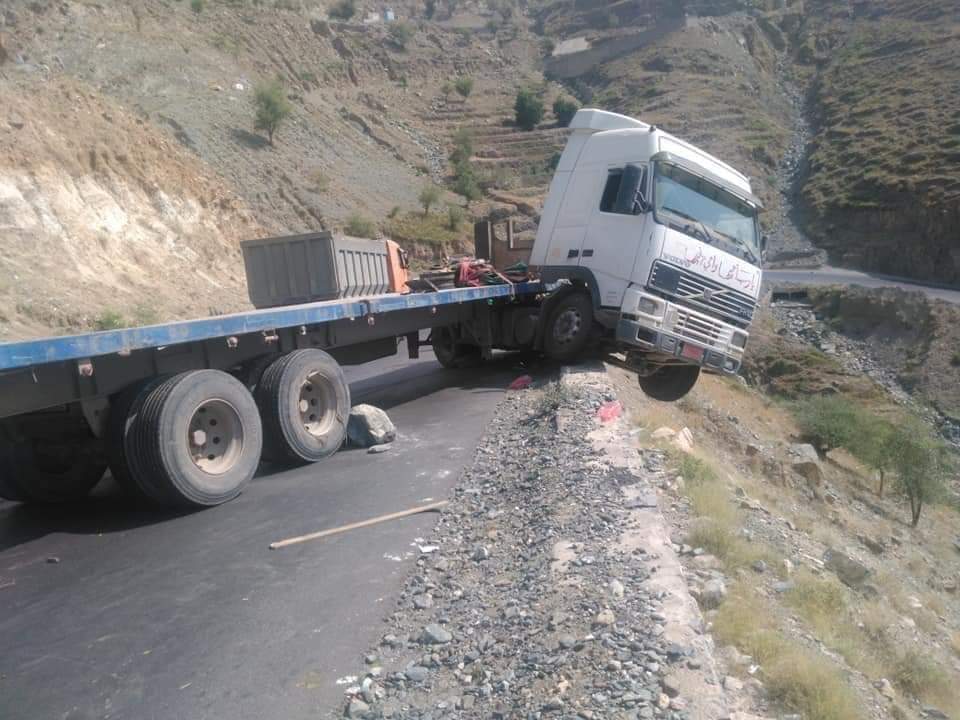 صور مرعبه : حادث مروري بمحافظه حجه