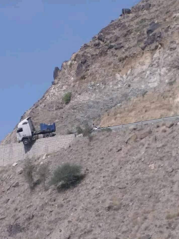 صور مرعبه : حادث مروري بمحافظه حجه