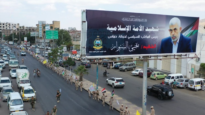 شاهد قوات عسكرية كبيرة تنتشر وتجوب الشوارع في العاصمة صنعاء ولهذا السبب الهام