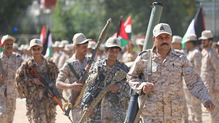شاهد قوات عسكرية كبيرة تنتشر وتجوب الشوارع في العاصمة صنعاء ولهذا السبب الهام