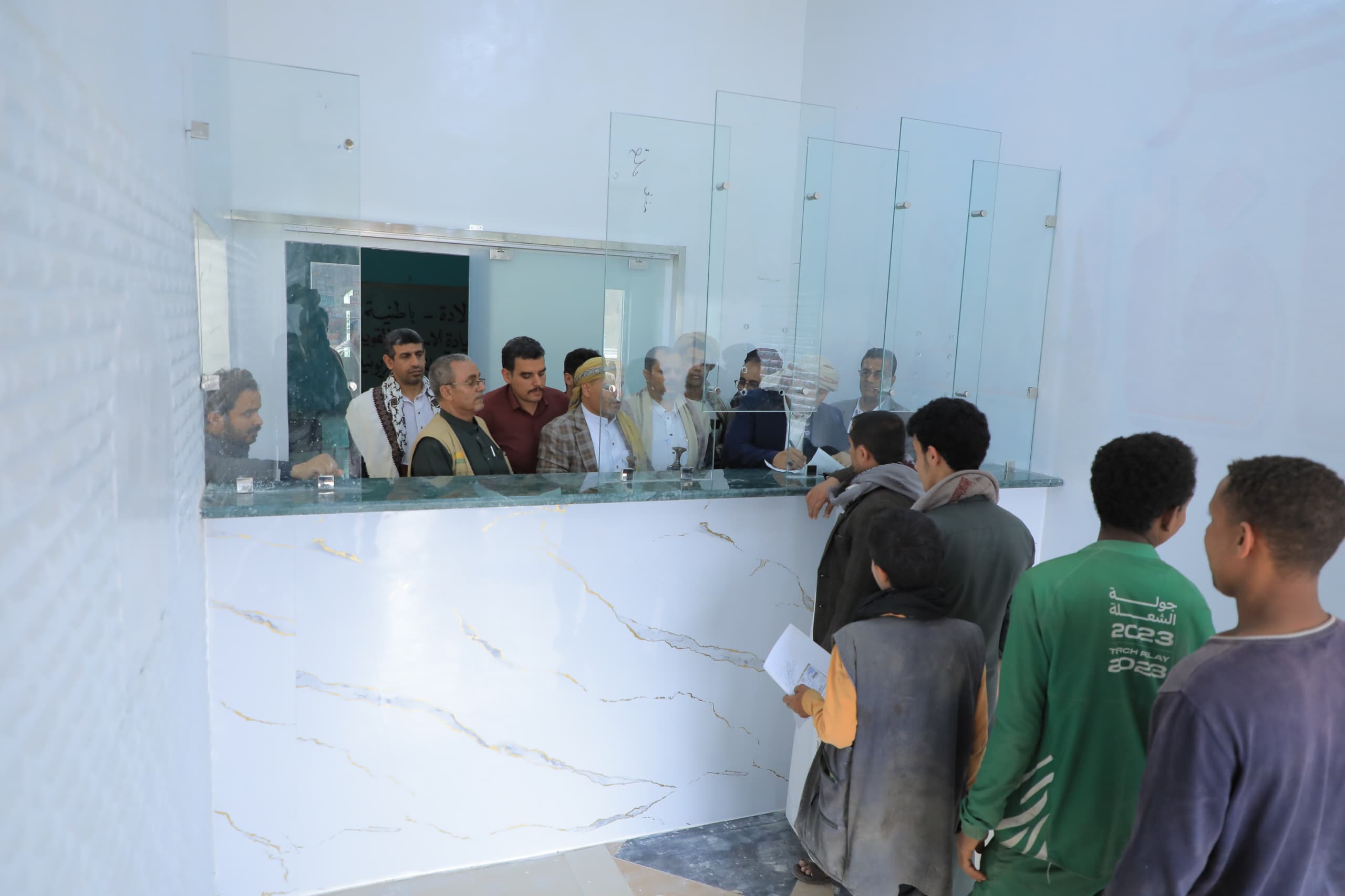 تعزيزاً للعمل الخيري.. العلفي يفتتح مركز خدمة الجمهور لهيئة الزكاة بمديرية بني الحارث في صنعاء