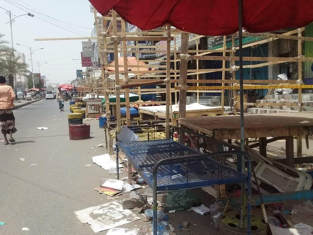 شاهد بالصور المرعبه ما يحدث الآن بحق أبناء المحافظات الشمالية من بلاطجة الحزام الإماراتي وسط مدينة عدن