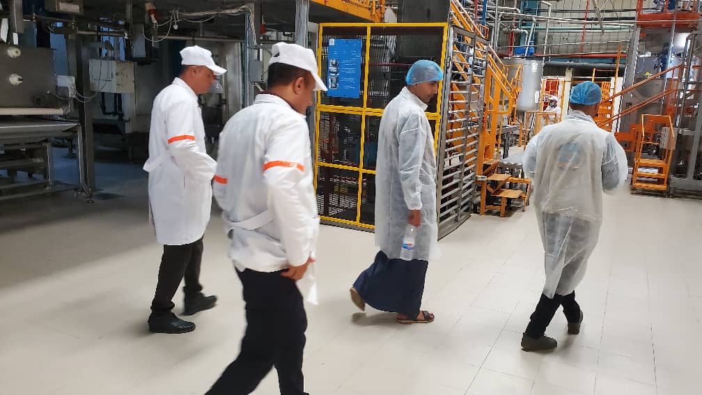 المواصفات والمقاييس تنفذ نزولا ميدانيا للتحقق من تطبيق اشتراطات المواصفات القياسية بعدد من مصانع المنتجات الغذائية