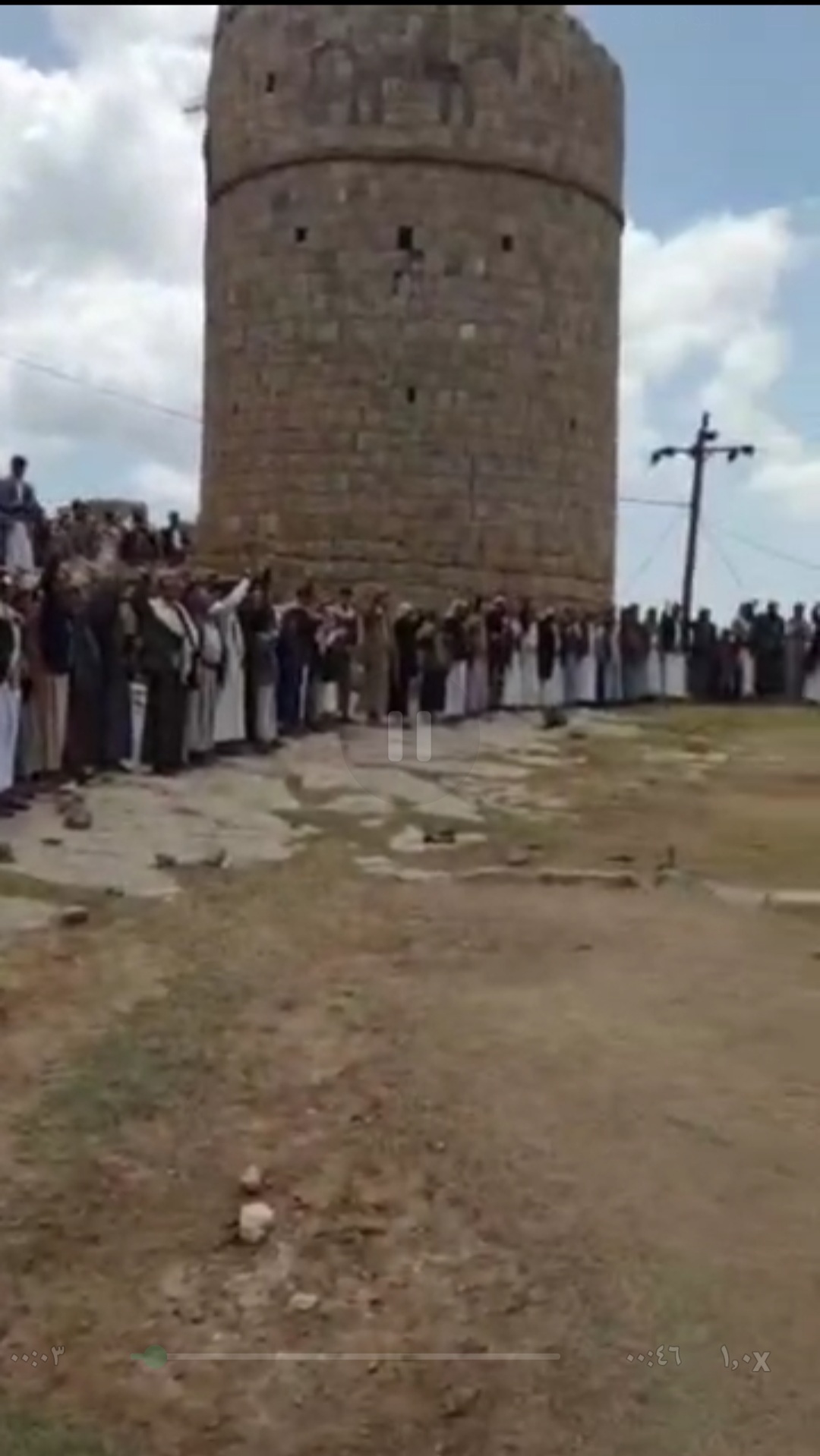 أبناء ضلاع الأشمور بمحافظة عمران ينفذون وقفه جماهيرية يعلنون دعمهم لفلسطين وثباتهم في مواجهة العدوان الأمريكي