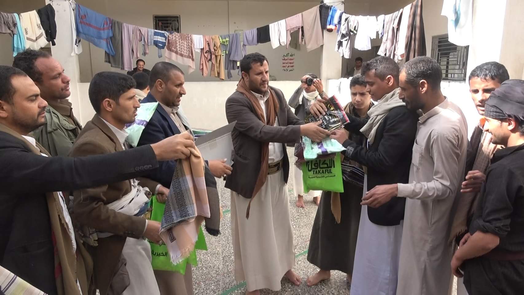 عمران :  مؤسسة التكافل الاجتماعية توزع كسوة وجعالة العيد ل700 سجين