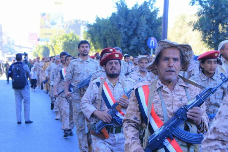 شاهد بالصور .. قوات عسكرية تجوب شوارع وأحياء العاصمة صنعاء خلال الساعات القليلة الماضية ومشائخ وعقال ووجهاء يتقدمون الصفوف وهتافات وشعارات تضج بتلك الاحياء وهذا ماحدث