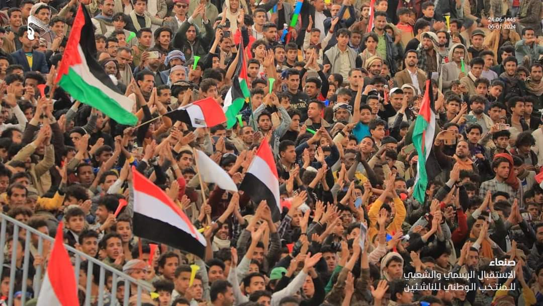 أثناء استقبال رسمي وشعبي : حكومة صنعاء تكرم لأعبين منتخبنا الوطني للناشئين وفريقه بمبلغ مالي 3000.000 لكل لأعب ومدرب .. صورة الشيك