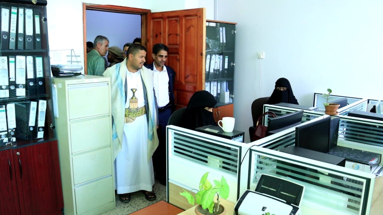 مدير هيئة المواصفات والمقاييس يتفقد الإنضباط الوظيفي بالهيئة وفرعها بالأمانة ومركز صنعاء الرقابي