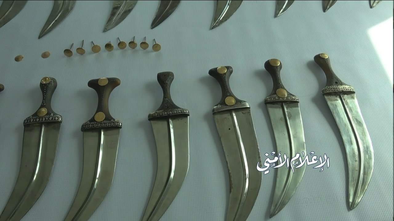 بحث إب يضبط أخطر عصابة سرقة وحرابة متخصصة في سرقة الجنابي، ويستعيد عدد كبير من الجنابي المسروقة..صور