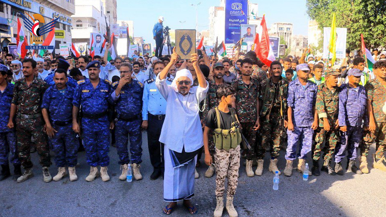 شاهد بالصور .. هذا ماحدث خلال الساعات القليلة الماضية في محافظة الحديدة وأبناءها يوجهون رسالة تحذيرية لكل المتربصين ويعلنون جهوزيتهم لمواجهة أي تهديدات أو تحركات مشبوهه
