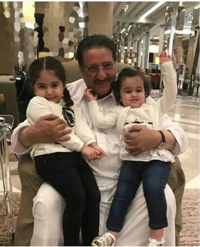 بعد إختفائه لفتره طويلة محمد بن نايف يطل عبر انستغرام مع طفلين..صورة جديدة