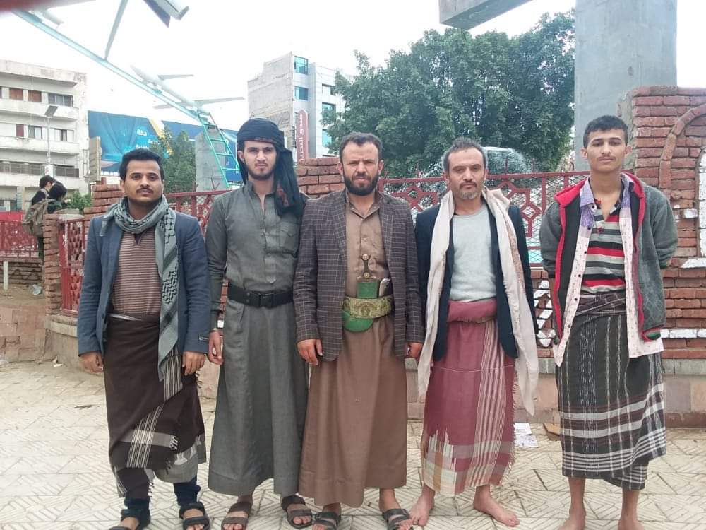 ورد الآن: عودة قيادات عسكريه في صفوف التحالف الى العاصمه صنعاء وبطقومهم المسلحه من جبهة مأرب والجوف .. الاسماء والصور