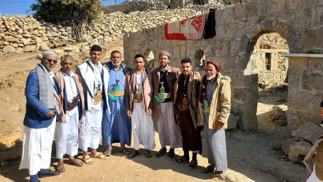 أسرة تحرير موقع الاتحاد برس تهنئ محمد وهاشم الضلعي بمناسبة الخطوبة المباركة