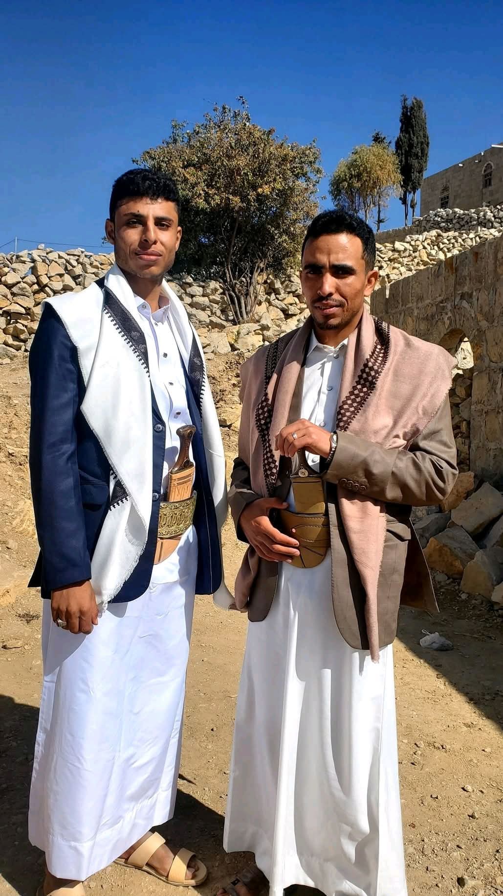أسرة تحرير موقع الاتحاد برس تهنئ محمد وهاشم الضلعي بمناسبة الخطوبة المباركة