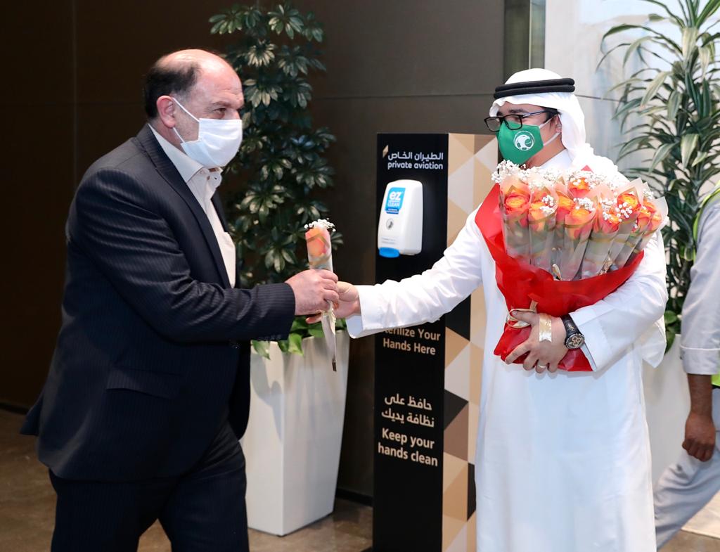 بالصور.. السعودية تستقبل إيران بالزهور والحلويات في الرياض والأخيرة تبدي قلقها من الوضع الأمني الذي تشهده الأولى خاصة الهجمات الصاروخية