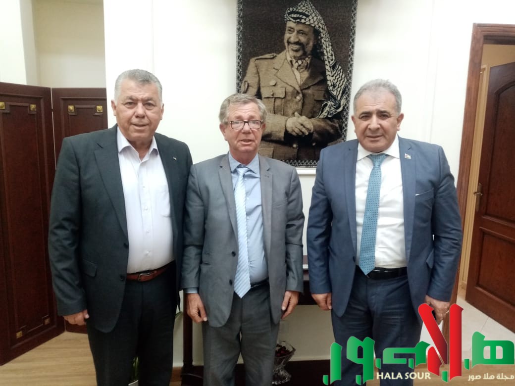 السفير الفلسطيني بلبنان يستقبل رئيس جمعية هلا صور الثقافية الدكتور عماد سعيد، و يبحث معه تحضيرات معرض الكتاب العربي الحادي عشر