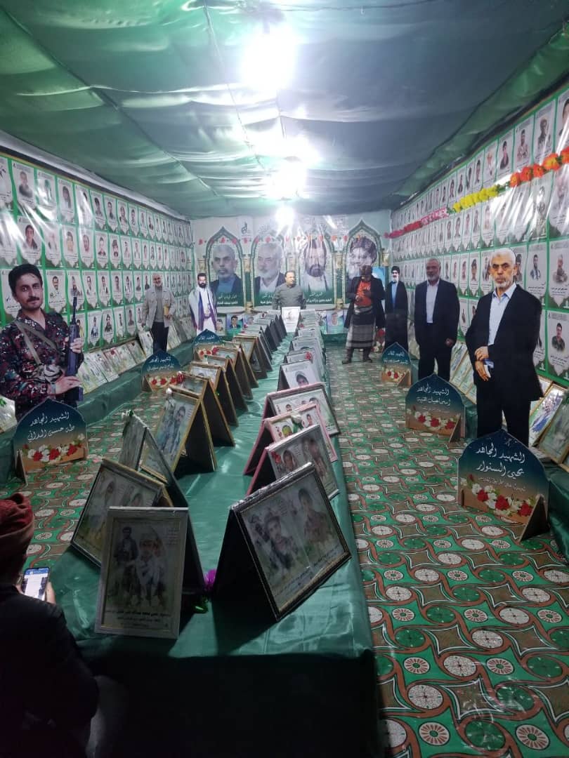 وفاءً للشهداء وتجديدًا للعهد.. أبناء ضلاع الأشْمور يشاركون في وقفة مسلحة بالعزة والإيمان