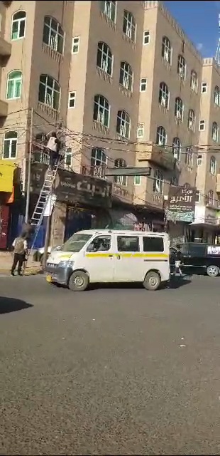 سخط جماهيري يجتاح حي الأصبحي بعد ظهور مفاجيء لمعين عبدالملك وعيدروس الزبيدي في قلب العاصمة صنعاء