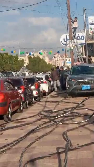 سخط جماهيري يجتاح حي الأصبحي بعد ظهور مفاجيء لمعين عبدالملك وعيدروس الزبيدي في قلب العاصمة صنعاء