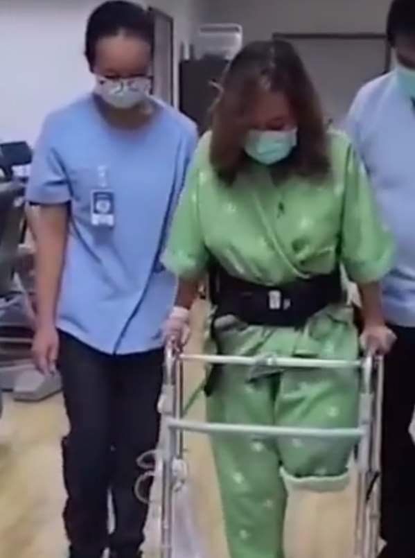 بعد بتر ساقها.. أول ظهور للسائحة التي علقت قدمها داخل سلم كهربائي في مطار بانكوك .. صور
