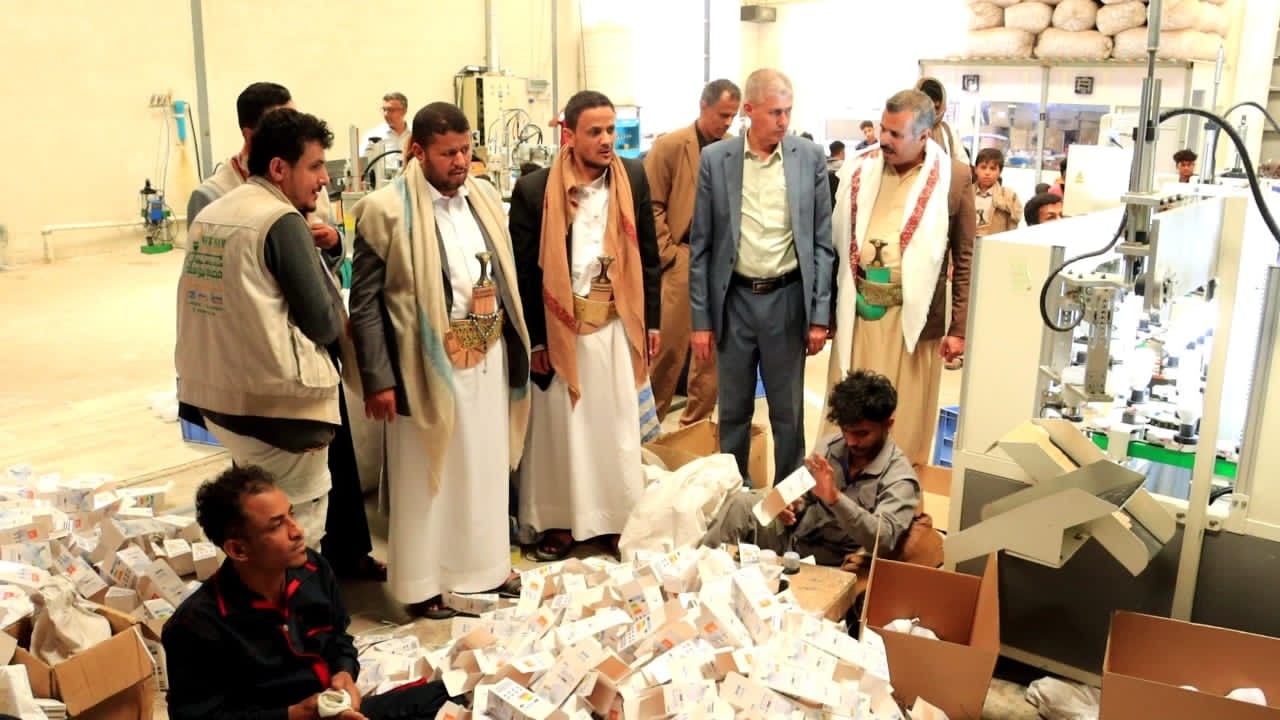 مدير عام هيئة المواصفات يزور عدداً من المصانع المحلية بصنعاء