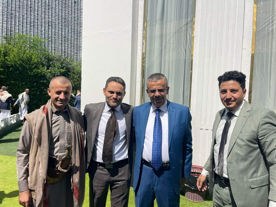 صنعاء تدشن أول وكالة متخصصة بالسيارات الكهربائية في اليمن .. ( صور السيارات + الشاحن )