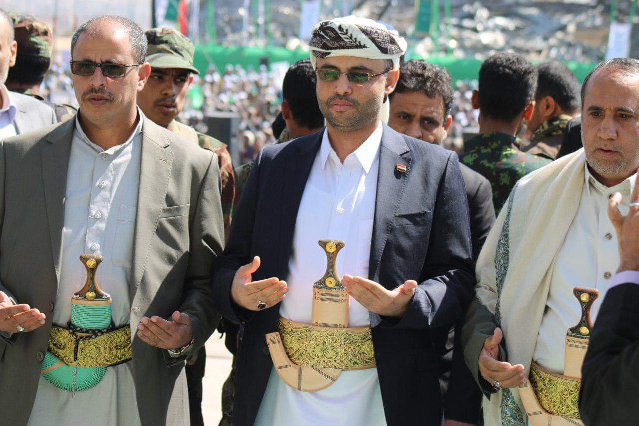 الرئيس المشاط من امام الجماهير الحاشده  المحتفله بالمولد النبوي في ميدان السبعين