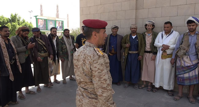 بالصورة.. صنعاء تستقبل 14 من المغرر بهم بينهم قيادات عسكرية بارزة بعد انشقاقهم من صفوف العدو وعودتهم لحضن الوطن