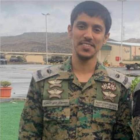 تعرف بالاسم والصوره على 2 من قيادات عسكريه سعوديه قتلو اليوم  ..