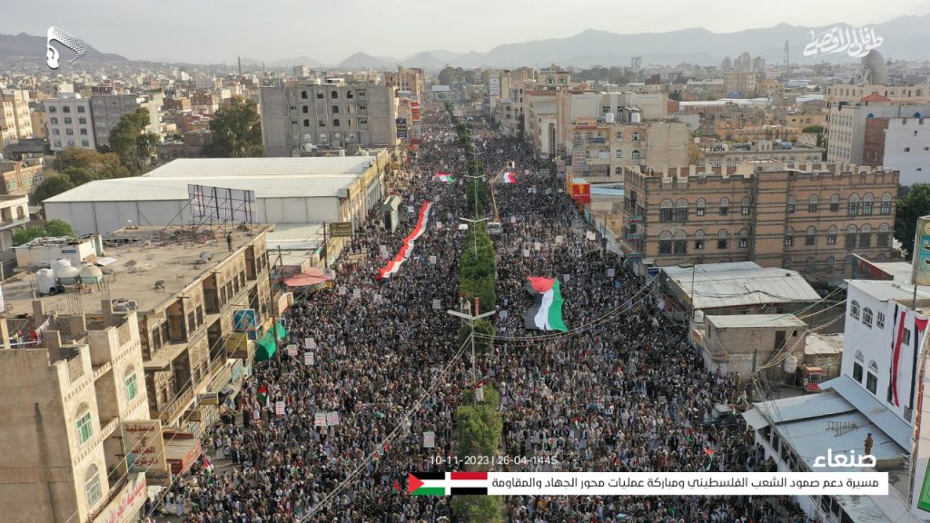 شاهد بالصور .. هذا ماحدث قبل قليل في العاصمة والطيران يحلق في الأجواء وصنعاء تصدر بيان عاجل بخصوص هذا الحدث