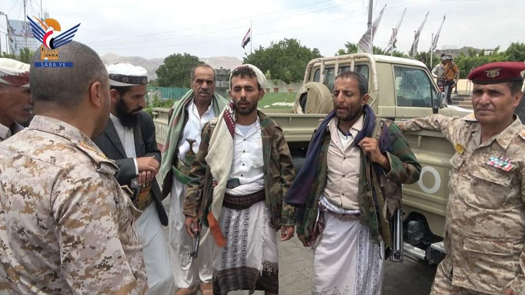 بالصور .. عودة قياديان من المخدوعين مع طقميهما وأسلحتهما إلى العاصمة صنعاء